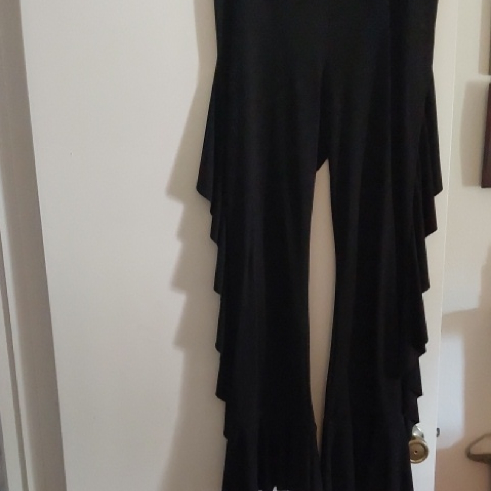 Black Ruffle Edges Pants. - Picture 5 of 5